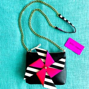 NWT Betsey Johnson Pinwheel Purse (Pinwheel Spins). 👛